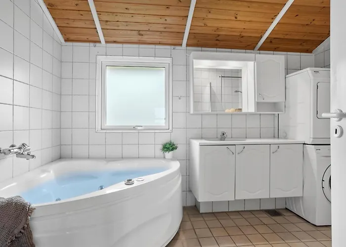 Stunning In With Kitchen